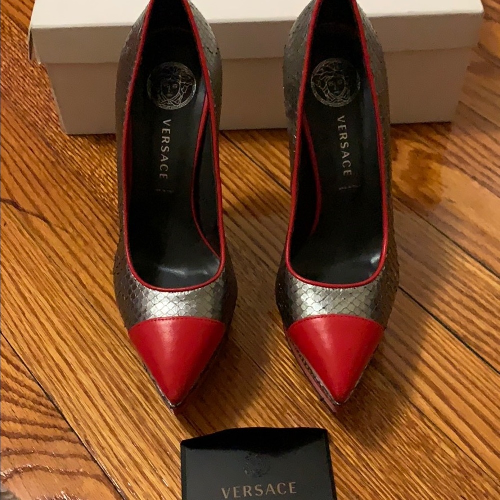 Vintage Versace pumps